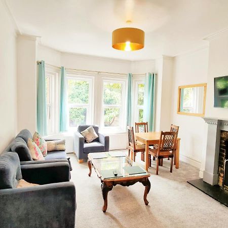 Flat-B, 4 Adults, 20 Mins To Beach, Netflix, Wifi, Sleeps 4 Adults Bournemouth Luaran gambar