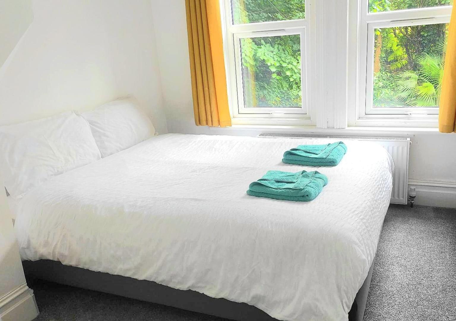 Flat-B, 4 Adults, 20 Mins To Beach, Netflix, Wifi, Sleeps 4 Adults Bournemouth Luaran gambar